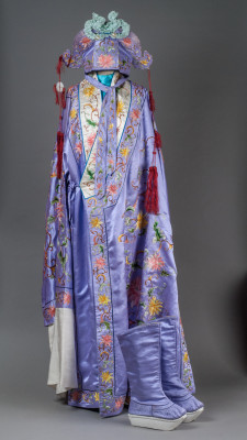 Костюм студента для спектаклей пекинской оперы. Китай, середина XX в. Шелк, вышивка