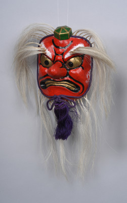 Маска ямабуси-тэнгу представлений кагура. Япония, 1957 г. Папье-маше, краска