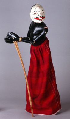 Семар, кукла театра ваянг голек. Индонезия, сер. XX в. Дерево, х/б ткань, бамбук, мех, резьба, роспись