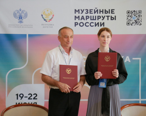 Дарья Смирнова и заместитель генерального директора Музея-заповедника «Дагестанский аул» Амирбек Абдуллабеков