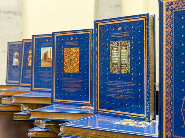 Научная библиотека Музея Востока получила в дар 50-томное издание книг об искусстве Узбекистана