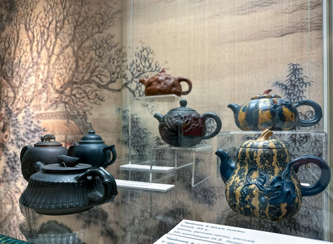 Посол КНР Чжан Ханьхуэй и губернатор Филимонов открыли в Музее Востока выставку китайского керамического искусства